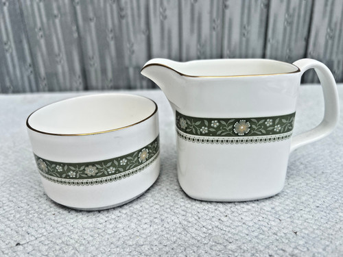Small green royal - small, doulton