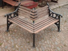 RUSTIC TRADITIONAL CAST IRON & HARDWOOD CORNER GARDEN BENCH