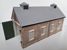 Hornby R9667 GWR Engine Shed OO Gauge Unboxed - One Door Missing