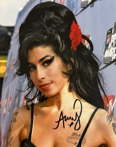 Amy winehouse signed photo - winehouse,