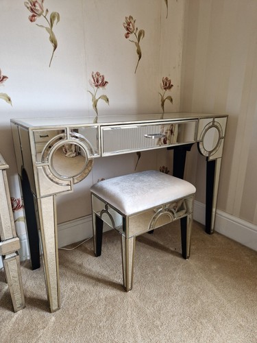 Mirrored glass dressing table - glass,
