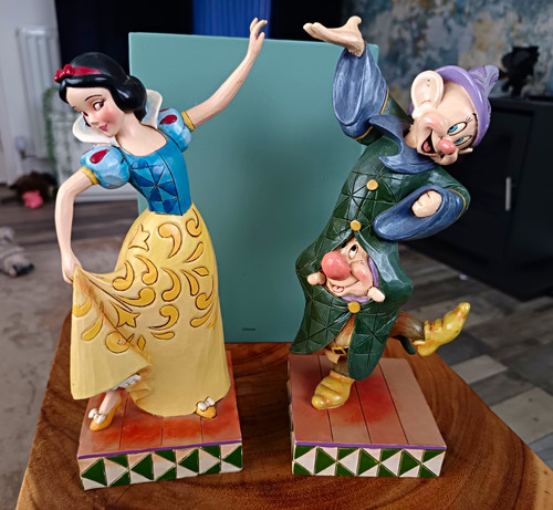 Disney traditions snow - traditions,