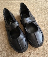 TLC ~ NEARLY NEW Mary Jane