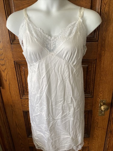 Vintage 60s white nylon lace - white,
