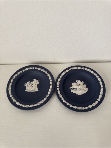 Wedgwood jasper ware pin - wedgwood,