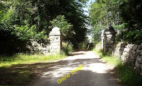 Photo 6x4 disused stone gate - disused,