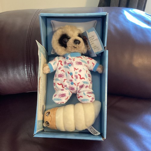 Compare the meerkat baby - meerkat, oleg