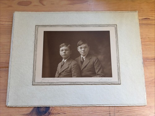 Vintage 1930s cabinet card - cabinet,