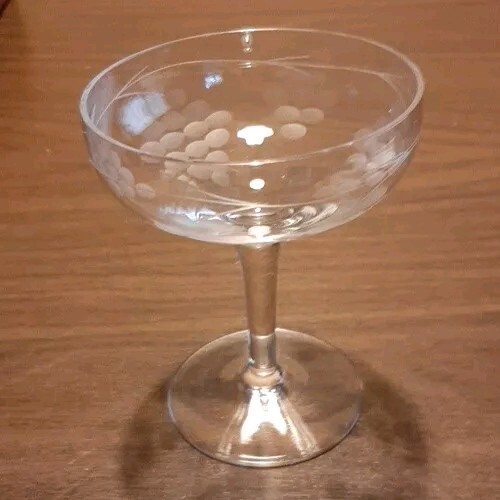 Vintage 1940 etched - 1940's, glass