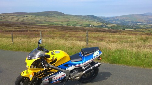 Honda vfr 400 - nc30, round