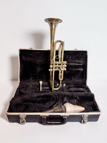 Trumpet vincent bach - by,