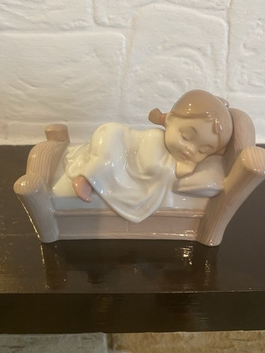 Nao lladro 1903 - #1903, sleeping