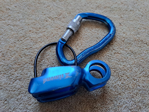Simond belay device and