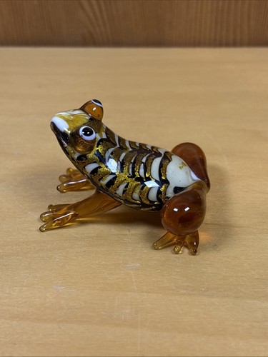 Small glass frog figurine - glass,