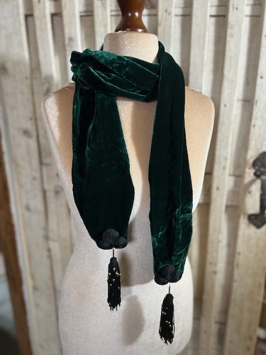 Long thin green - , velvet