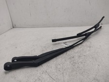 FORD KA+ WIPER ARM Mk3 PART NUMBER 1909061 E4B5-17B412-AC - rear (*) 5 Door Hatc