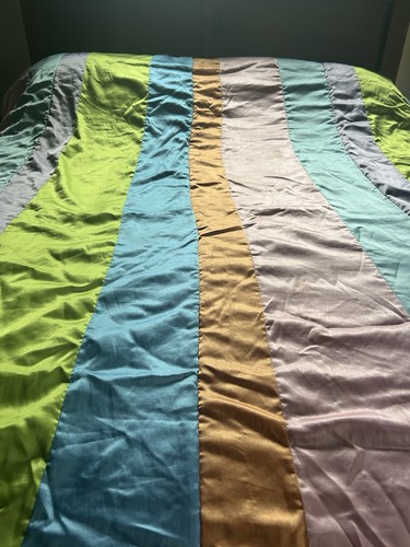 Vntg satin type bedspread - satin,