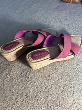 Ladies Hush Puppies Pink Wedge Shoes / Sandals Size 9. New Without tags 