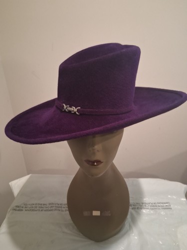 Sculptural purple velour felt - sculptural, velour/