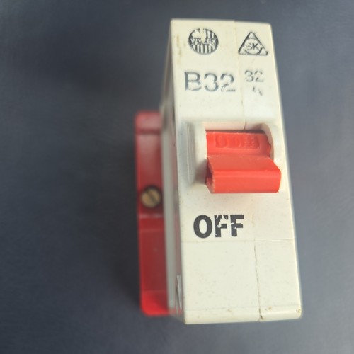 Wylex amp curve - amp,
