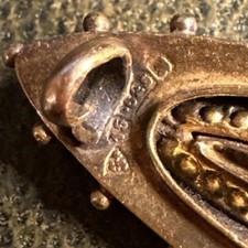 3g Hallmarked Chester 1885 Antique Etruscan 15k Solid Gold Bar Brooch/Pin 15ct
