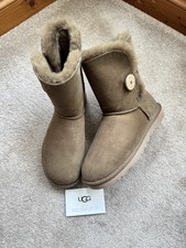 GENUINE UGG BOOTS W BAILEY