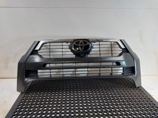 FRONT GRILLE TOYOTA HI-LUX MK8