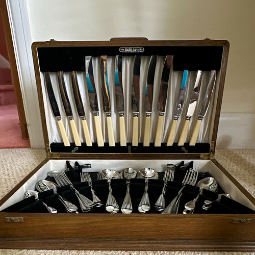 Vintage dahlia 44pc stainless - vintage,