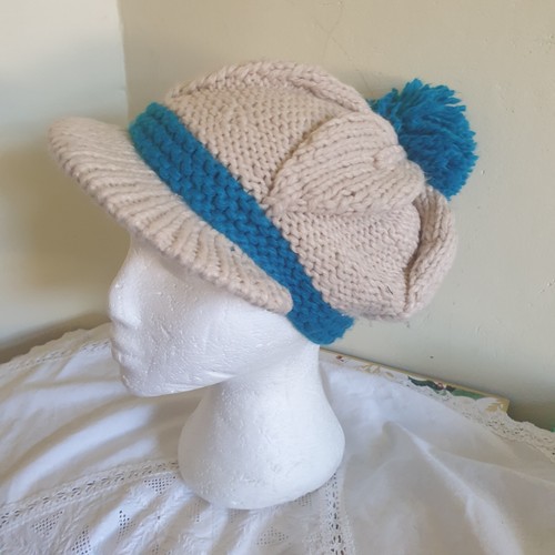 Teal beige pompoms - pompoms, knit