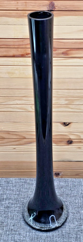 Tall black glass lily - tall,