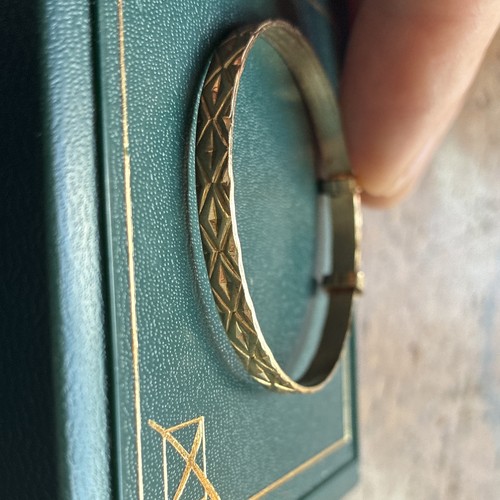 9ct yellow gold - gold, bangle