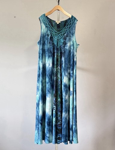 One world boho - embroidered, v