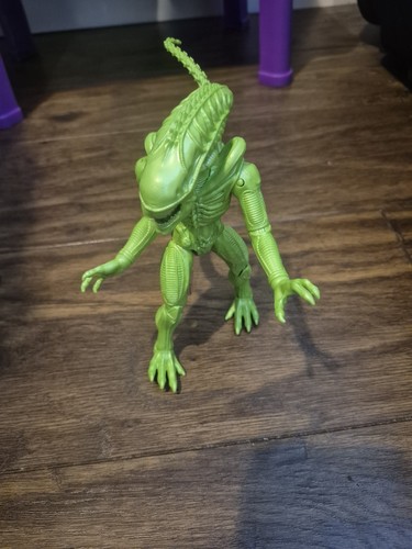 Alien xenomorph queen figure - alien,