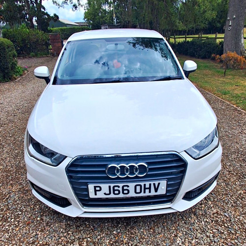 White audi sport tdi - a1, 1.6