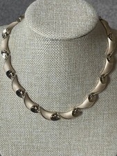 Vintage TRIFARI Gold Plated Necklace (B798)