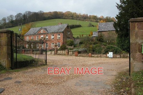 Photo harts barn - barn, centre