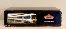 Bachmann 31-026 OO Gauge Class 166 Turbo 3 Car DMU ‘Thames Trains’ Livery