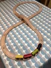 WOODEN TRAIN SET 16 Pieces