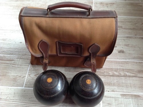 Pair old bowls woods - pair, bowls/woods,