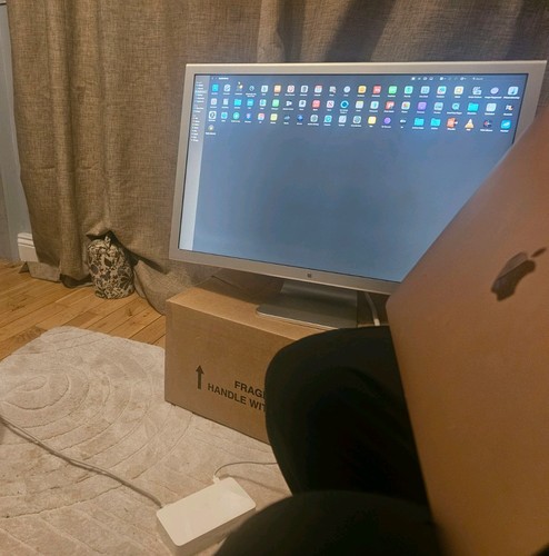 Apple cinema display - cinema, power