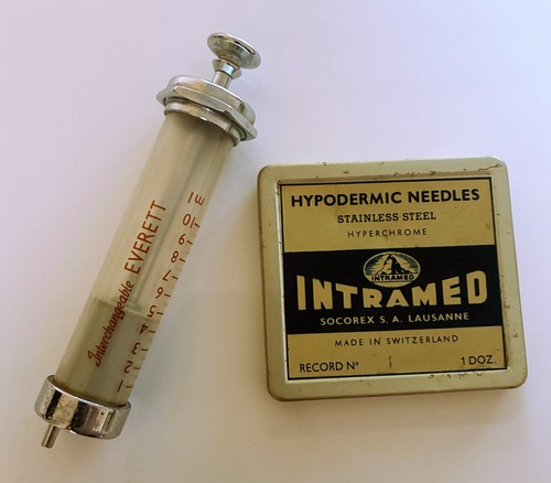 Vintage glass syringe everett - syringe,