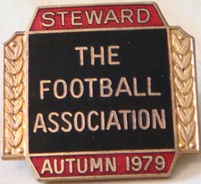 AUTUMN 1979 THE FOOTBALL ASSOCIATION STEWARD Badge Brooch pin 31mm x 29mm