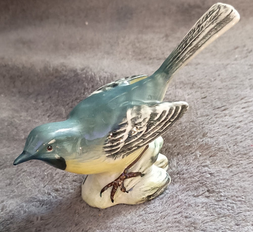 Beswick grey wagtail 1041 hand - wagtail,