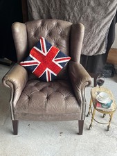 Chesterfield Leather Wing