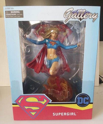 Comics supergirl statue - supergirl,