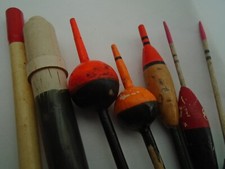 32 MIXED VINTAGE FISHING FLOATS  / QUILLS CANES  ECT MIXED BATCH  / USED