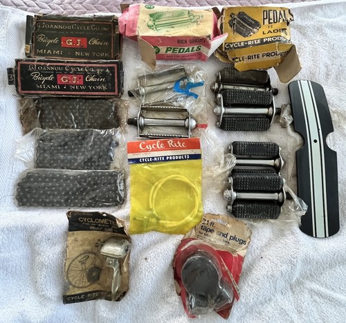 Large lot vintage bicycle - lot,