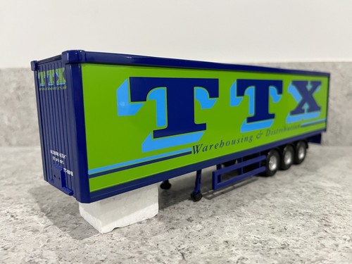 Corgi tri axle artic box - -,