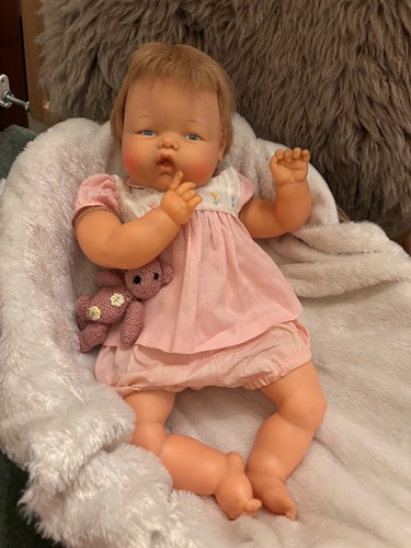 Stunning vintage large - stunning,
