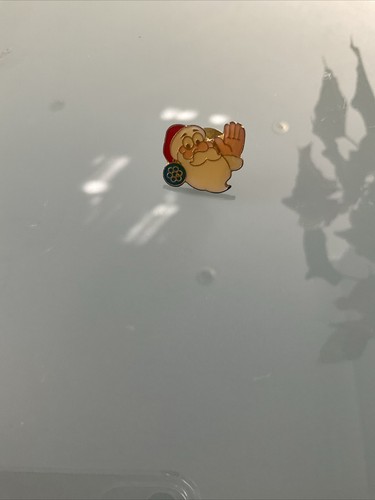 Macmillan pin badge - ,